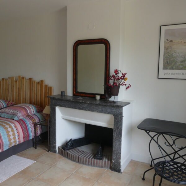 Chambre avec double lit du Gîte de la Grosse Planche à Férolles en Loiret en Centre-Val de Loire 