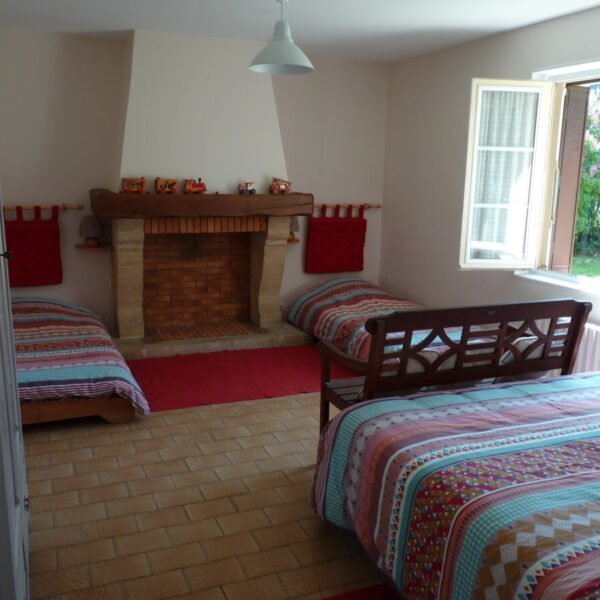Chambre avec deux lits du Gîte de la Grosse Planche à Férolles en Loiret en Centre-Val de Loire 