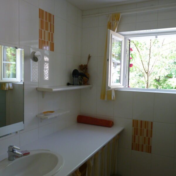 Salle de bain du Gîte de la Grosse Planche à Férolles en Loiret en Centre-Val de Loire 