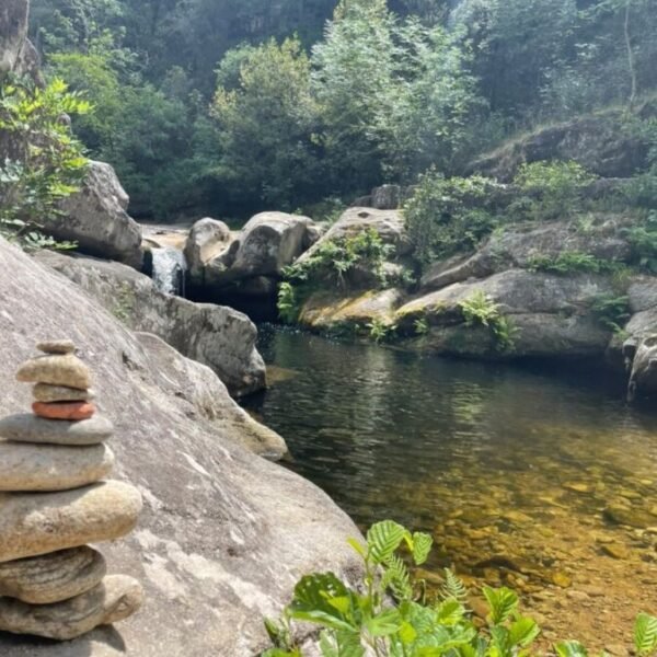 Rivière à coté du Camping Le Pastural en Ardèche près de Vals les Bains à Ucel