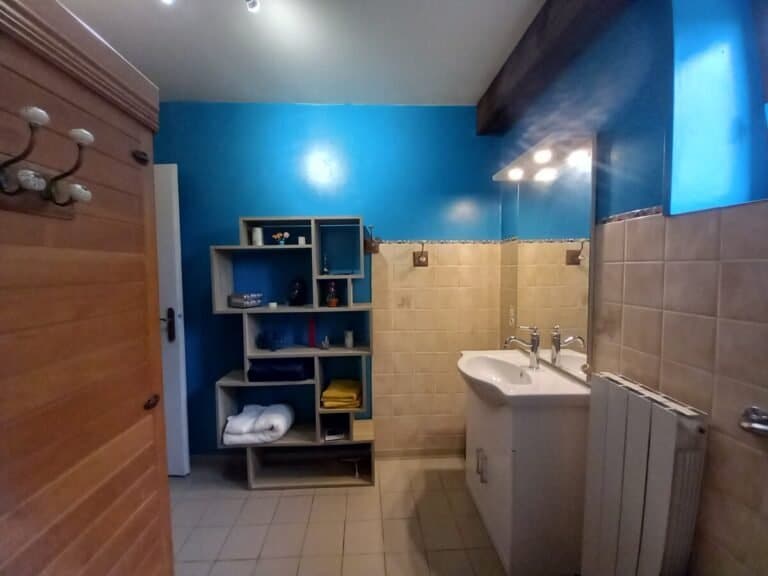 Salle de bain de la Gite Fleuri à Châteauneuf-de-Galaure dans le Drôme en Auvergne-Rhône-Alpes