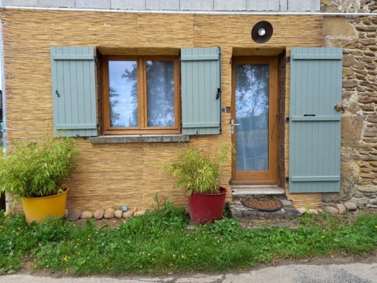 Entrée du Gite Fleuri à Châteauneuf-de-Galaure dans la Drôme en Auvergne-Rhône-Alpes