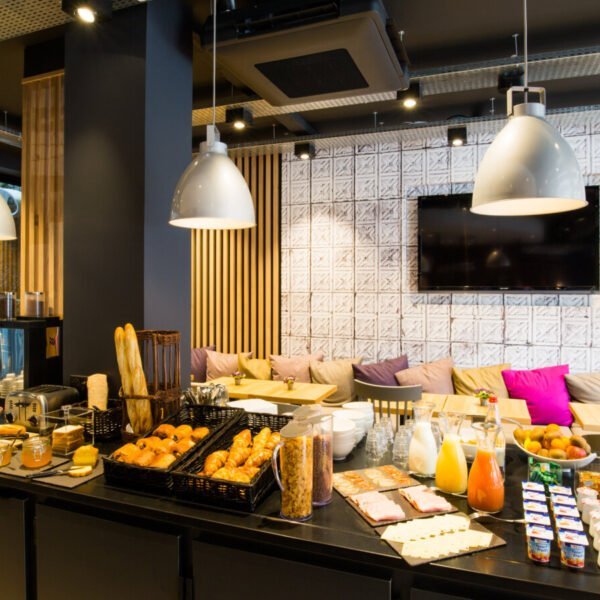 Buffet à l'Hôtel Campanile Rennes Centre Gare en Rennes dans l'Ille-et-Vilaine en Bretagne