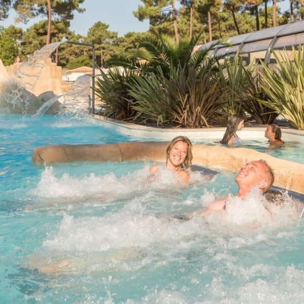 Piscine du camping La Palmyre qui accepte les animaux.