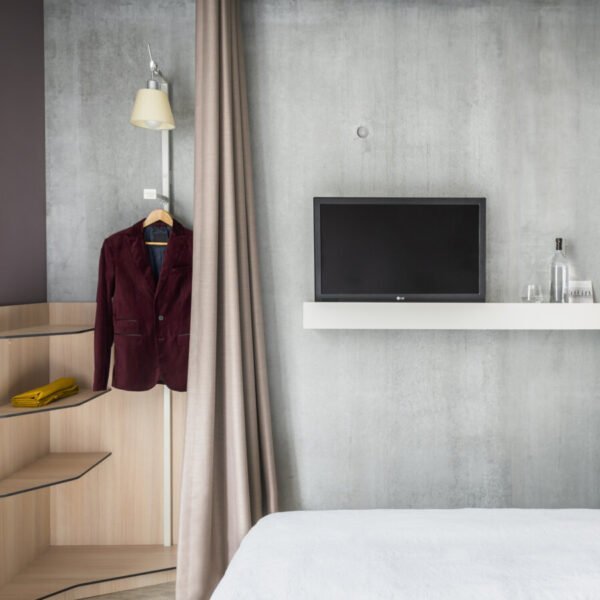 Salle de bain moderne de l'Okko Hôtels Nantes Centre Ville en Pays de Loire dans l'ouest de la France