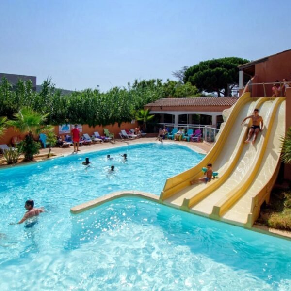 Espace aquatique au Camping Clau Mar Jo à Bormes-les-Mimosas dans le Var en Provence-Alpes-Côte d'Azur