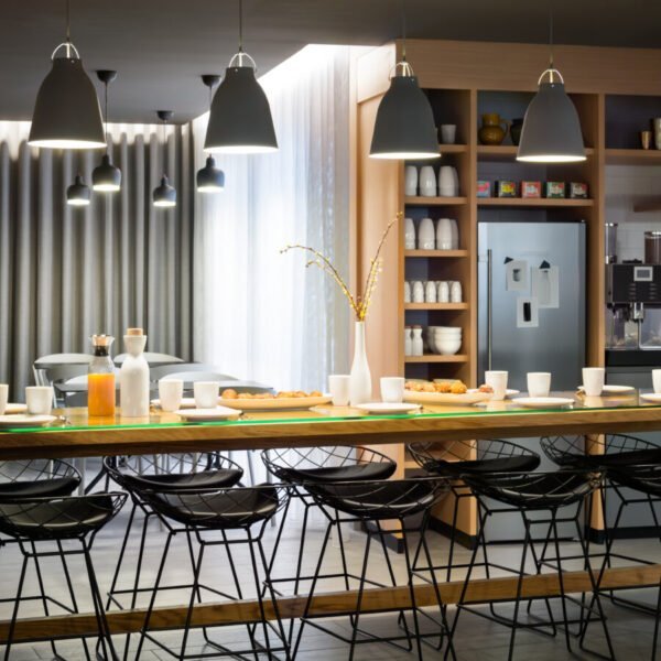 Salle à manger de l'Okko Hôtels Nantes Centre Ville en Pays de Loire dans l'ouest de la France