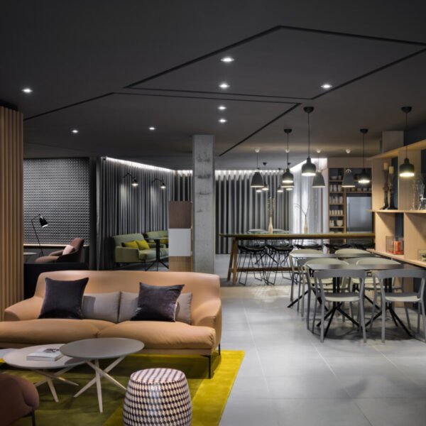 Espace club Lounge de l'Okko Hôtels Nantes Centre Ville en Pays de Loire dans l'ouest de la France