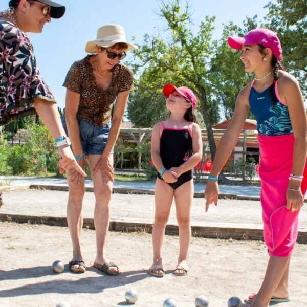Petanque au Camping le Domaine du Golfe de Saint Tropez à Grimaud dans le Var en Provence-Alpes-Côte d'Azur