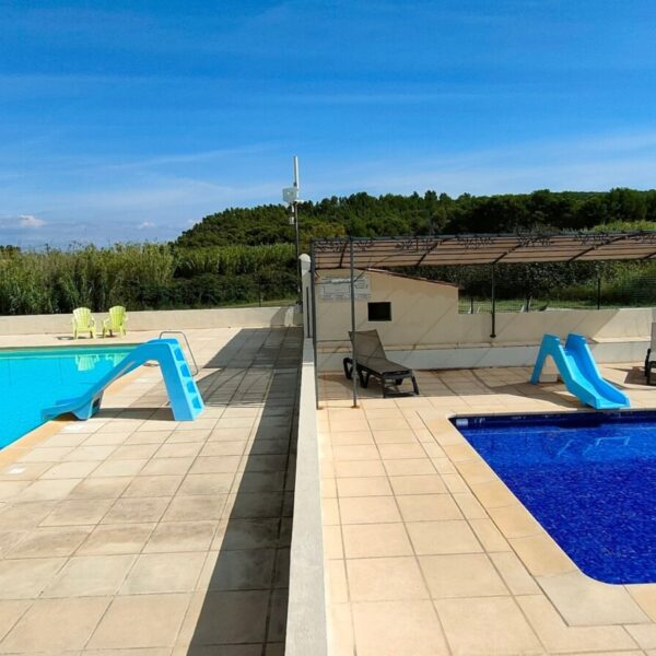 Espace aquatique au Camping Félix de la Bastide à Saint-Mitre-les-Remparts en Bouches-du-Rhône en Provence-Alpes-Côte d'Azur