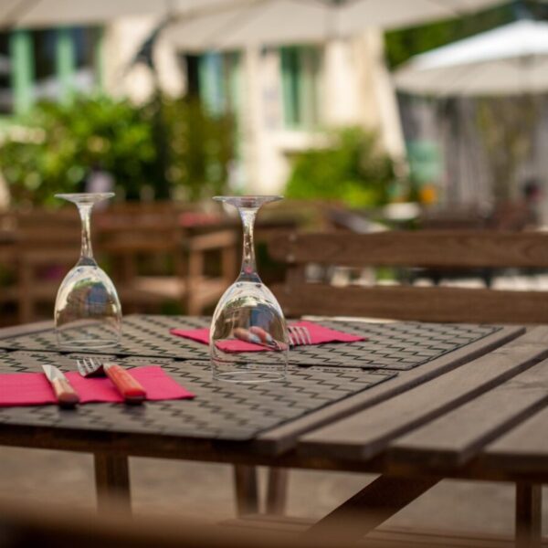 Restaurant au Camping Félix de la Bastide à Saint-Mitre-les-Remparts en Bouches-du-Rhône en Provence-Alpes-Côte d'Azur