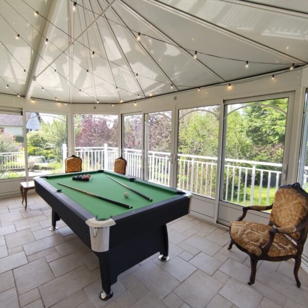 Table de billard au Gîte Chez Madeleine à Lanobre à Cantal dans l’Auvergne-Rhône-Alpes