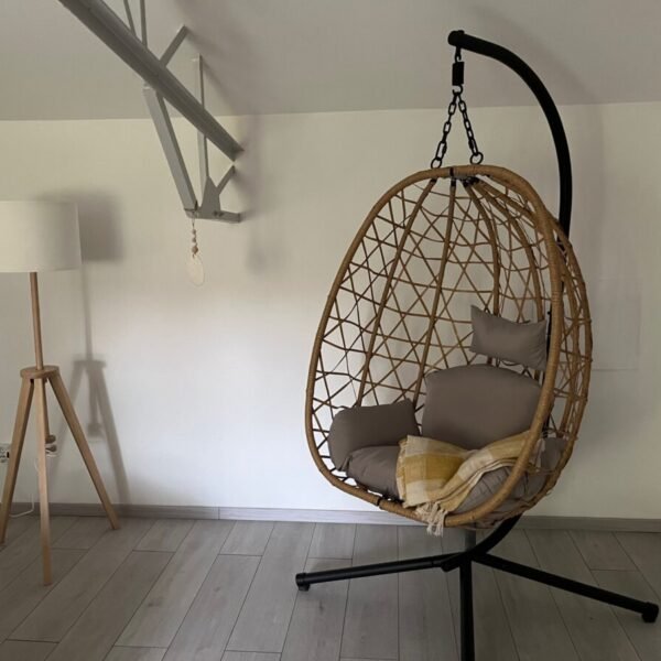 Chaise à la Maison d'Hôtes Hozho Tempo à Grézet-Cavagnan en Lot-et-Garonne en Nouvelle-Aquitaine