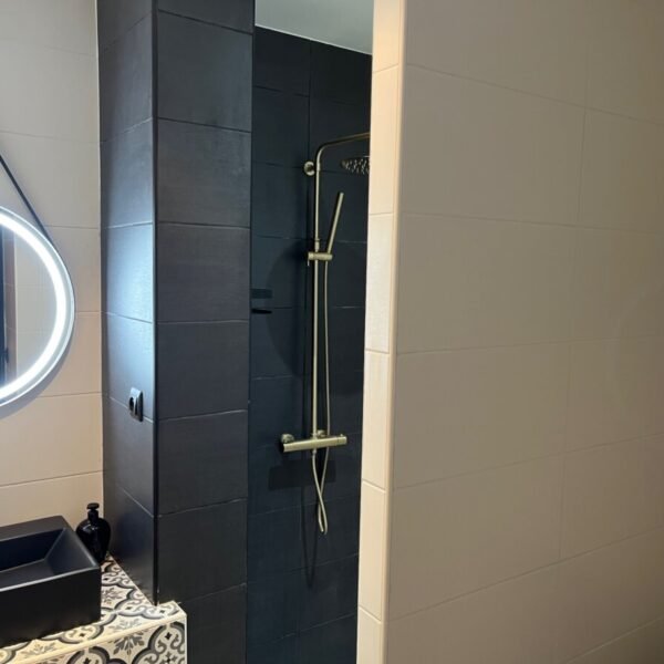Salle de bain au Gîtes Le 6 L'Oliveraie à Martigues en Bouches-du-Rhône en Provence-Alpes-Côte d'Azur