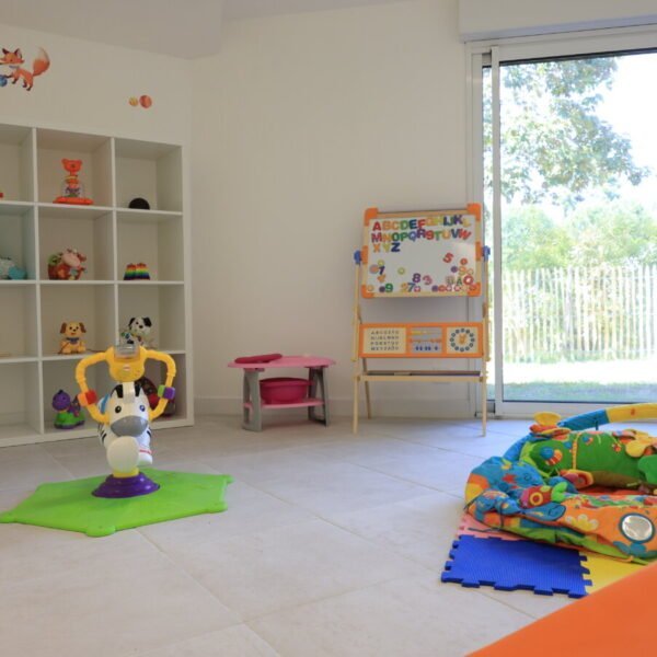 espace enfants du camping La Palmyre qui accepte les animaux.
