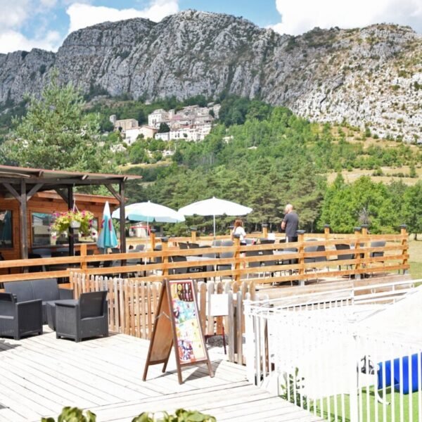 Restaurant au Camping la Pinatelle à Saint-Auban dans les Alpes-Maritimes en Provence-Alpes-Côte d'Azur
