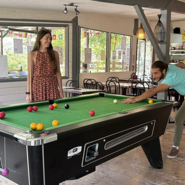 Salle de jeux au Camping la Pinatelle à Saint-Auban dans les Alpes-Maritimes en Provence-Alpes-Côte d'Azur