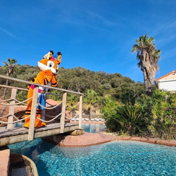 Mascotte Tiky au Camping La Vallée du Paradis à Saint-Raphaël dans le Var en Provence-Alpes-Côte d'Azur