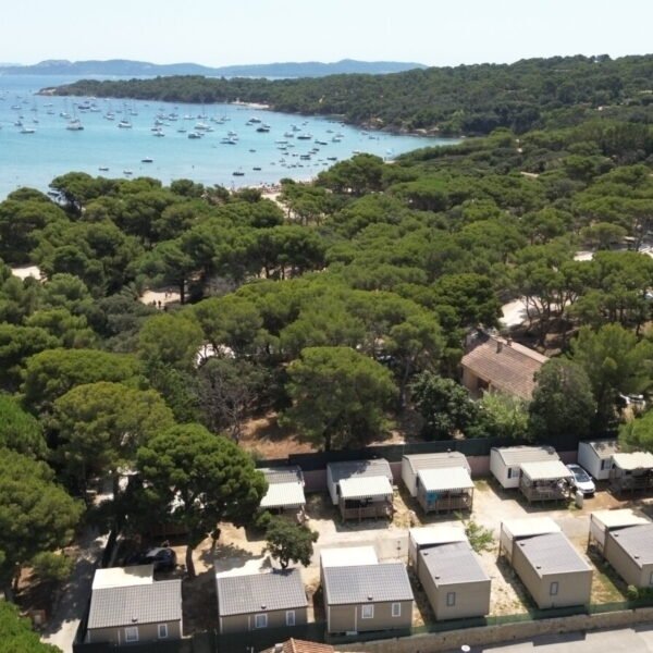 Vue aérienne du Camping le Méditerranée à Hyères dans le Var en Provence-Alpes-Côte d'Azur