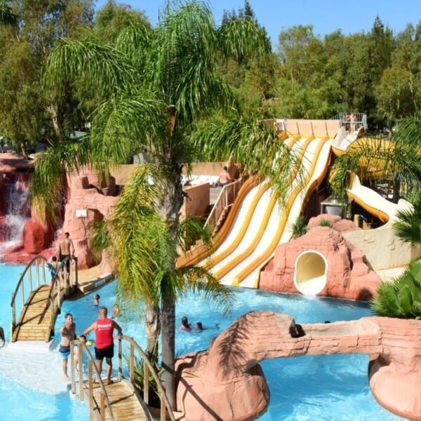 Espace aquatique au Camping Les Palmiers à Hyères dans le Var en Provence-Alpes-Côte d'Azur