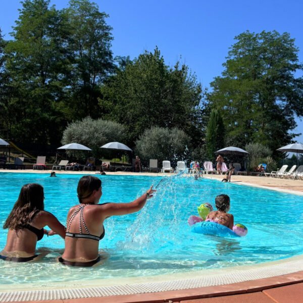 Piscine au Camping l'Oxygène à Valensole dans l’Alpes-de-Haute-Provence en Provence-Alpes-Côte d'Azur