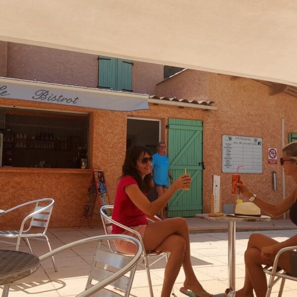 Bar au Camping l'Oxygène à Valensole dans l’Alpes-de-Haute-Provence en Provence-Alpes-Côte d'Azur