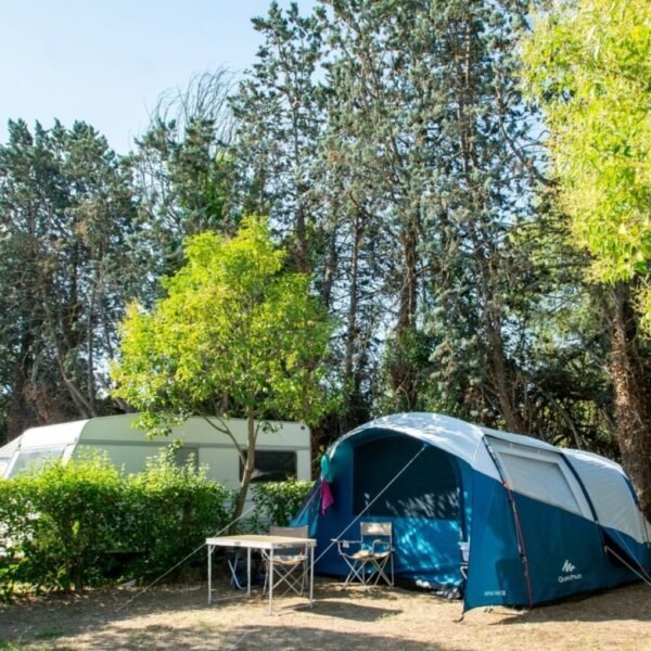 Tente emplacement au Camping l'Oxygène à Valensole dans l’Alpes-de-Haute-Provence en Provence-Alpes-Côte d'Azur