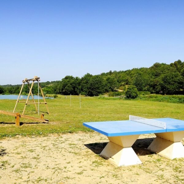 Equipement sportif au Camping NATURISTE le Petit Arlane à Valensole dans le Alpes-de-Haute-Provence en Provence-Alpes-Côte d'Azur