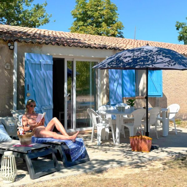 Gite au Camping NATURISTE le Petit Arlane à Valensole dans le Alpes-de-Haute-Provence en Provence-Alpes-Côte d'Azur
