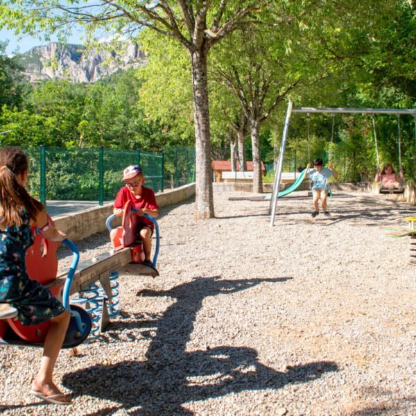 Aire de jeux au Camping Saint Clair à Moustiers-Sainte-Marie dans les Alpes-de-Haute-Provence en Provence-Alpes-Côte d'Azur