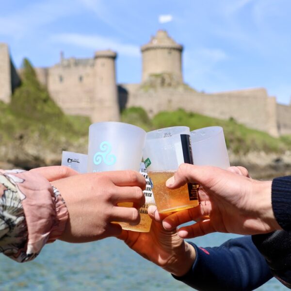 Apéritif convivial ave c la base Emeraude Aventure Saint-Cast-le-Guildo en Bretagne sur la Cote d'Emeraude en Ille et Vilaine