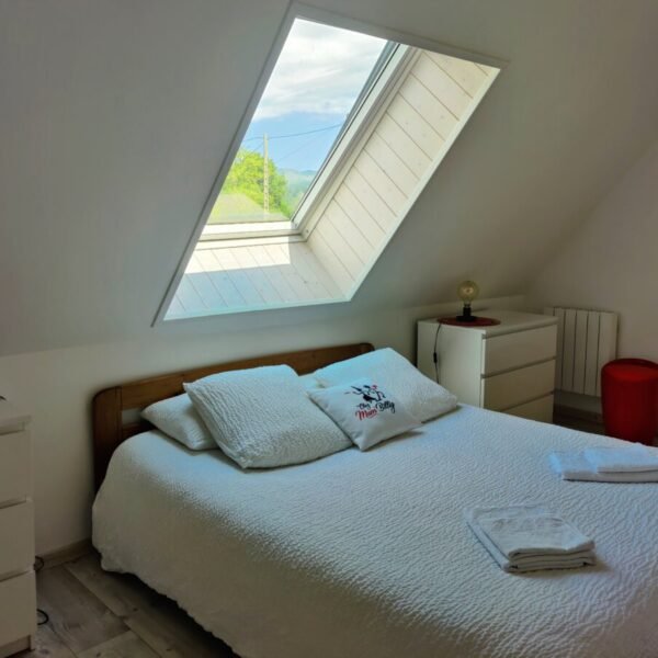 Chambre avec lits à La Bergerie du Sancy-Volcans à 4 Pattes en Picherande à Puy-de-Dôme en Auvergne-Rhône-Alpes