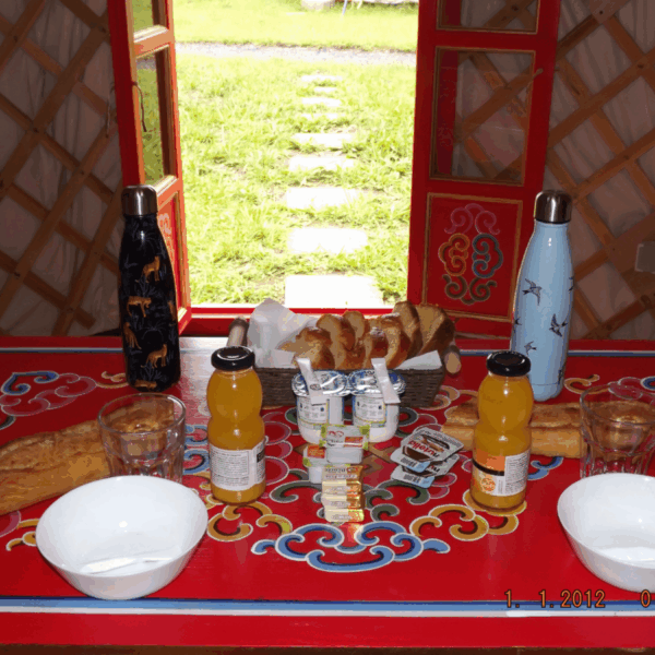 Panier Petit Déjeuné chez Les Insolites de la Baie, Camping insolite en Normandie près de Le Tréport et Mers les Bains en Baie de Somme