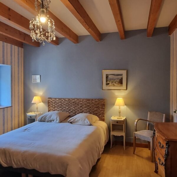 Grande chambre du Gîte Le Clos des Laves 100% Dogfriendly en Auvergne dans le Puy de Dôme aux portes du Massif du Sancy