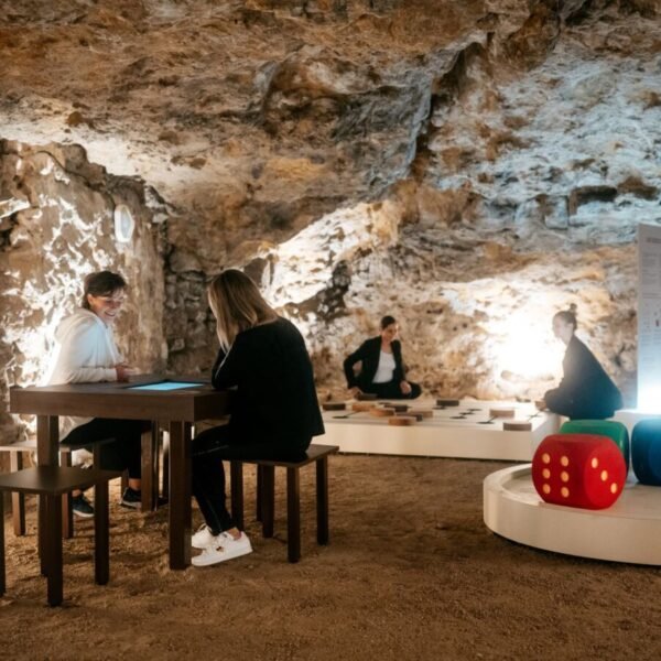 Ateliers éducatifs et culturels au Théâtre Antique d'Orange dans le Vaucluse en Provence