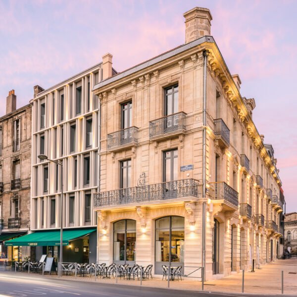 vue extérieure chez Bistrot le Saint Jean à Bordeaux en Gironde en Nouvelle-Aquitaine