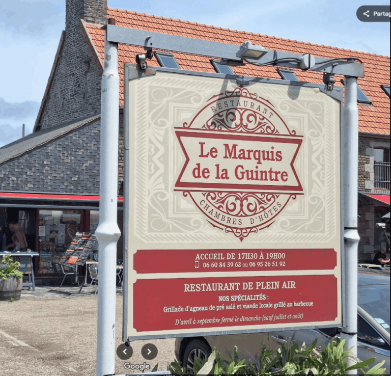 Extérieur du Restaurant Le Marquis de la Guintre où les animaux sont acceptés, à Courtils, dans la Manche, en Normandie