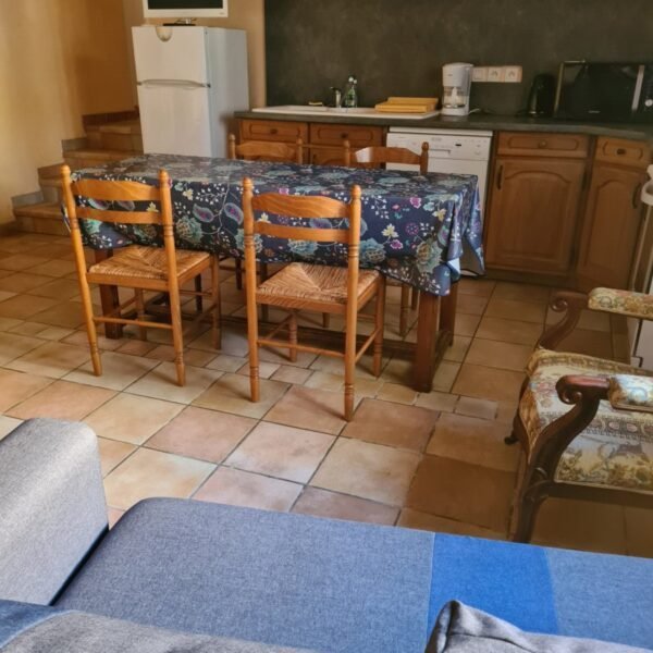 Cuisine équipée du Gite Le Hameau de Cure dans l'Hérault à Cazouls-lès-Béziers en Occitanie