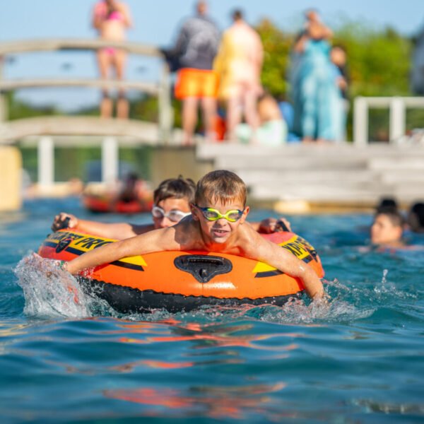 Espace aquatique ludique du Camping l'Abri Des Pins en Vendée à Saint Jean de Monts sur la Côte Atlantique