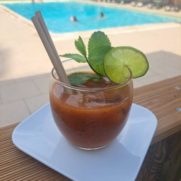 Cocktail à l'Auberge de la Cesse à Mirepeisset -dans l'Aude dans le Sud de la France