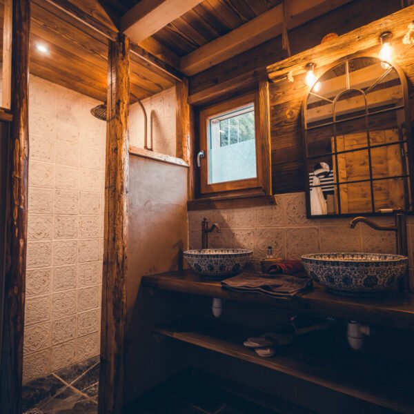 Salle de bain des Chalets Savoya Lodges Explora / Rustika / Utopia à Châtel en Haute Savoie dans les Alpes