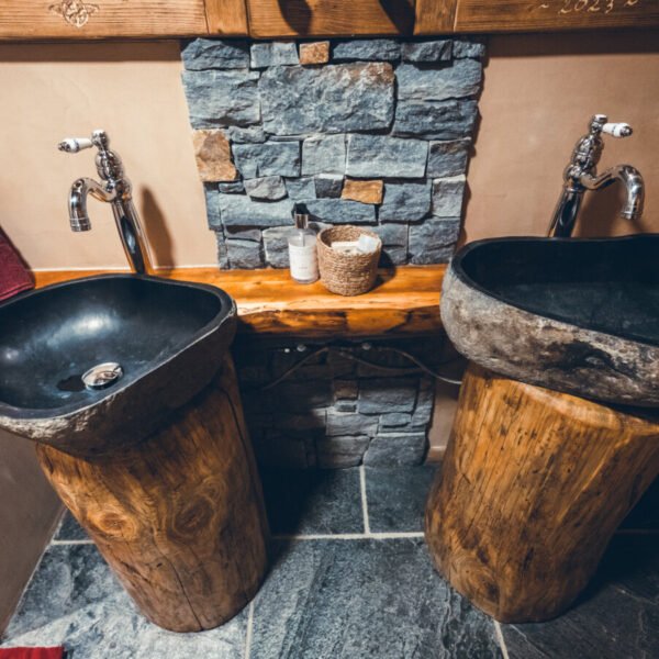 Salle de bain des Chalets Savoya Lodges Explora / Rustika / Utopia à Châtel en Haute Savoie dans les Alpes