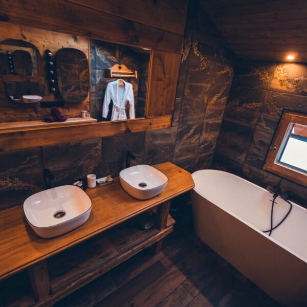 Salle de bain du Chalet Alpina by Savoya Lodges à Châtel en Haute Savoie dans les Alpes
