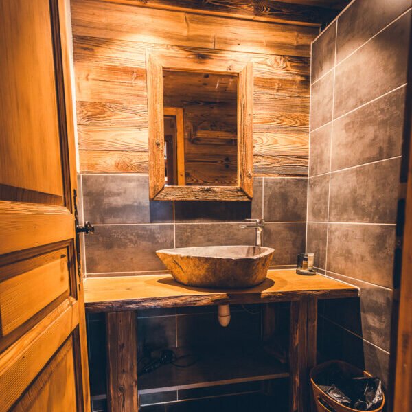 Salle de bain du Chalet Alpina by Savoya Lodges à Châtel en Haute Savoie dans les Alpes
