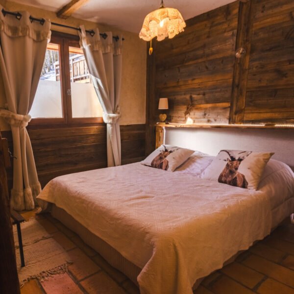 Chambre double du Chalet Alpina by Savoya Lodges à Châtel en Haute Savoie dans les Alpes
