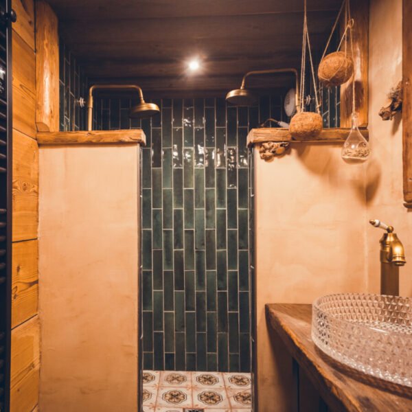 Salle de bain des Chalets Savoya Lodges Explora / Rustika / Utopia à Châtel en Haute Savoie dans les Alpes