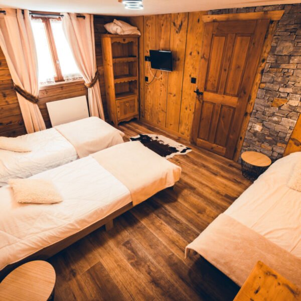 Chambre cosy des Chalets Savoya Lodges Explora / Rustika / Utopia à Châtel en Haute Savoie dans les Alpes
