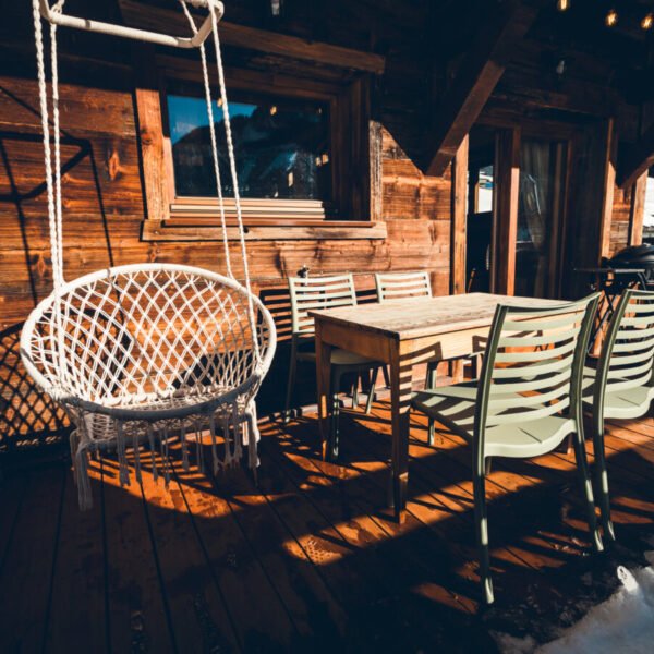 Terrasse des Chalets Savoya Lodges Explora / Rustika / Utopia à Châtel en Haute Savoie dans les Alpes