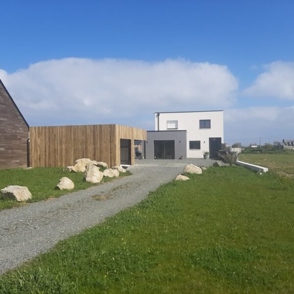 Grand jardin du Gîte La Salicorne en Bretagne dans le Finistère à Plouescat