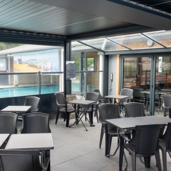 Salle de restaurant du Camping Abijune près d'Etretat en Normandie sur le littoral de la Seine Maritime